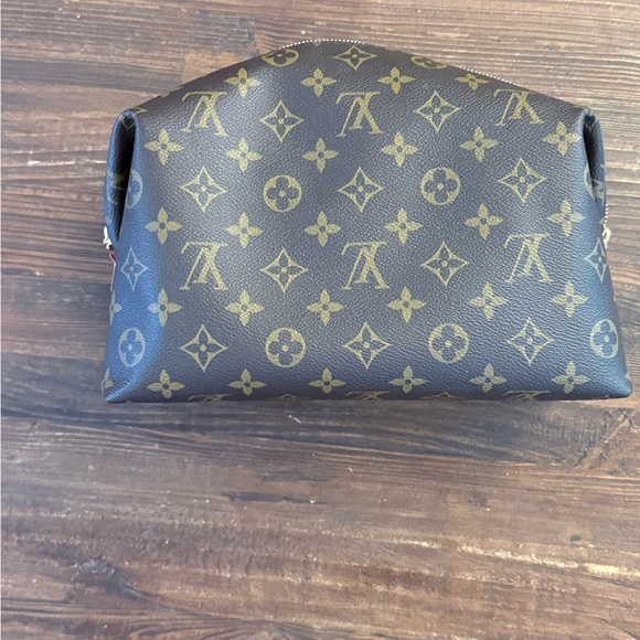 Louis Vuitton Cosmetic Pouch GM - Picture 2 of 6